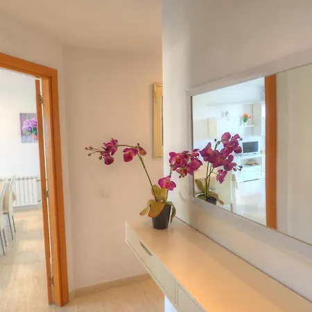 Апартаменты Molins By Hello Homes